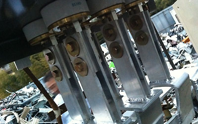 トランス内部のコアの接続部分。