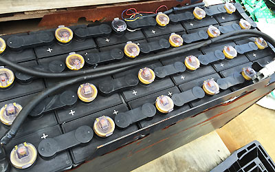 フォークリフト用バッテリーの写真２