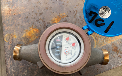 砲金水道メーターの写真 ４